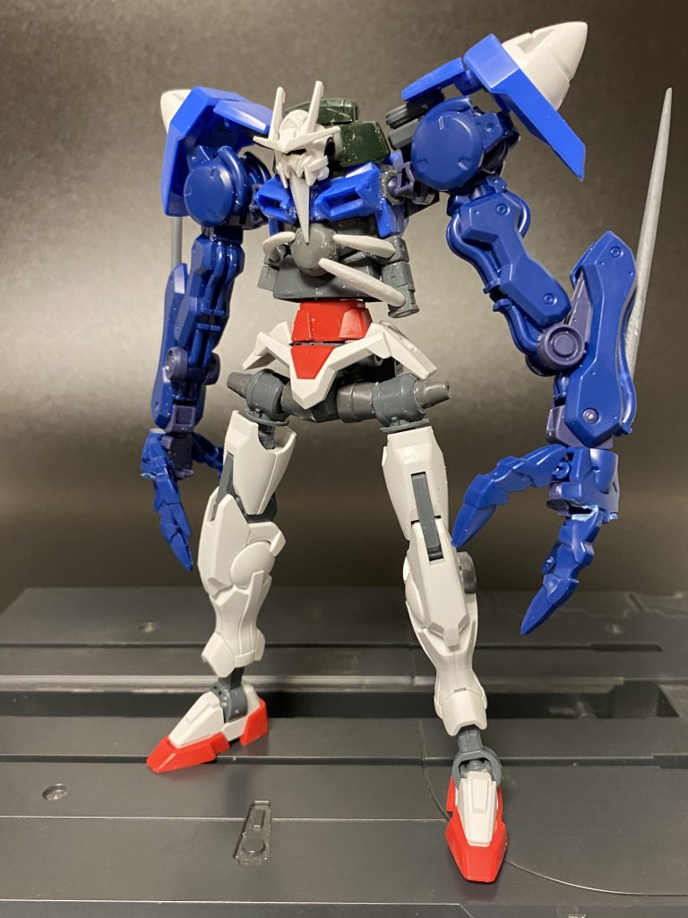 胸中央のコアを取り付け、それを守るアバラ骨的パーツを制作。アバラ骨取り付けに悩むがなんとか解決！！