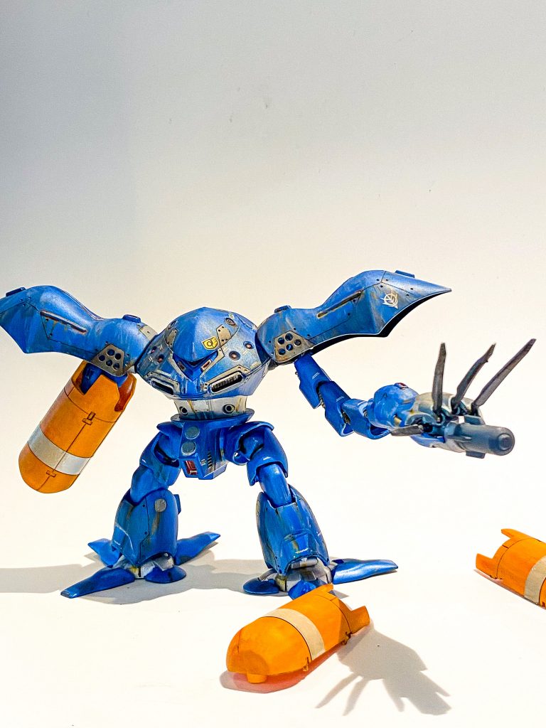 少し塗り分け増やして装甲裏は艶消し黒に