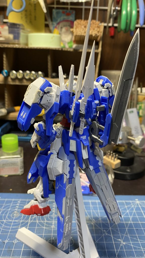 塗装時塗り分けが難しいと思った箇所はプラ板で同じ形を作り別パーツ化。それぞれ塗装した後で接着するようにしました