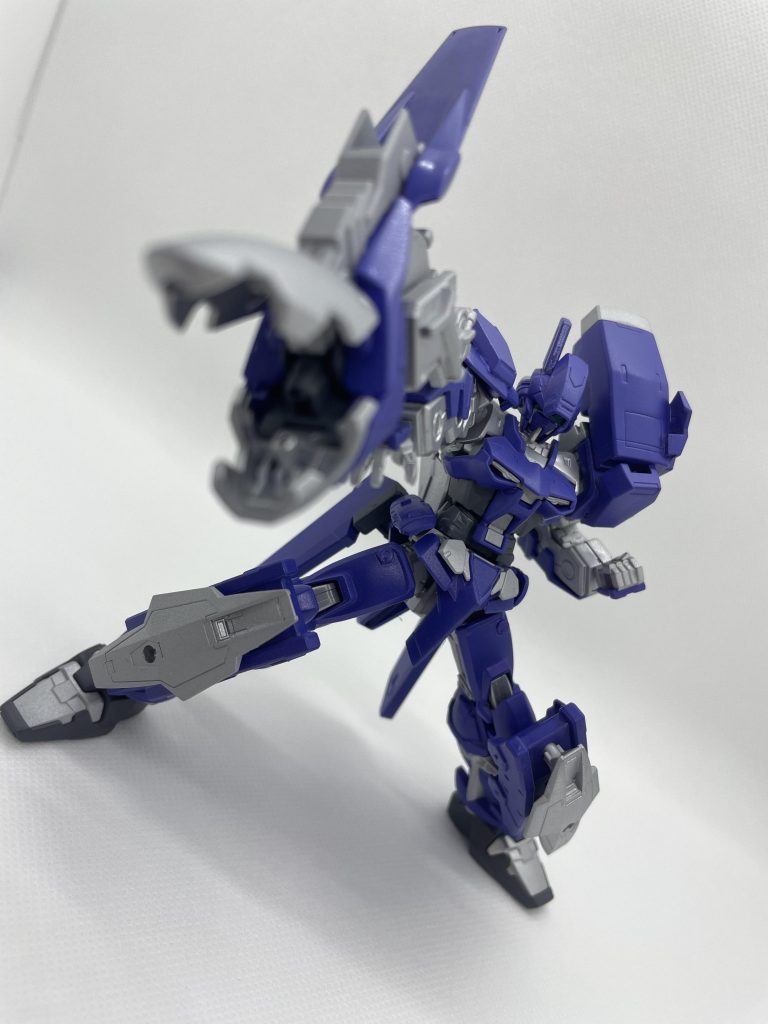 フィールド範囲内に接近した敵機に対する武装で、レアメタルで構成された先端部によって殴打、もしくは対象物を掴んでそのまま圧砕するほか、エネルギーを電撃として放出することで対象の内部機器を破壊し、活動停止に追い込むことができる。  本機は本土の施設爆破を免れた遠洋の秘密工廠にて大西洋連邦の目をくぐり極秘に製造されていたが、敗戦を受けたオーブ国防軍の方針転換により、専守防衛に特化した本機が実戦で運用されることはなかった。