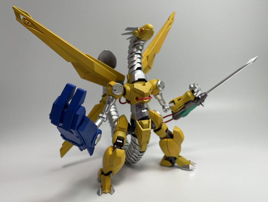 咆哮！首ー胴ー尻尾に連なる蛇腹パーツの内部には複数の可動ポイントを仕込んであるので、このように首を上に向かせることもできます。