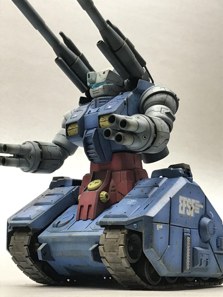 ヘッドユニットとキャタピラにシールドを追加。