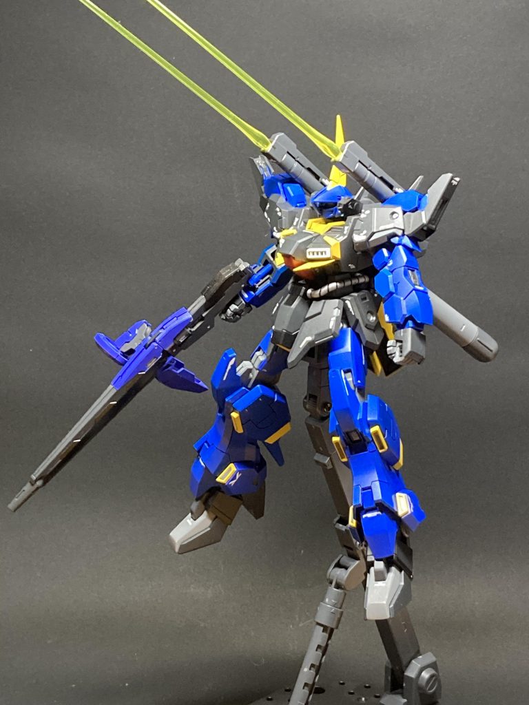 武装③「背部ビームキャノン砲」バックパックに2門搭載されているビーム砲