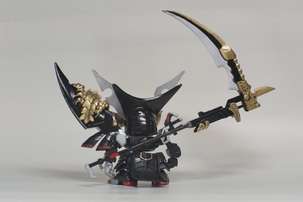 鎧は艶あり、本体は艶消しで仕上げてみましたが、わかりにくい…