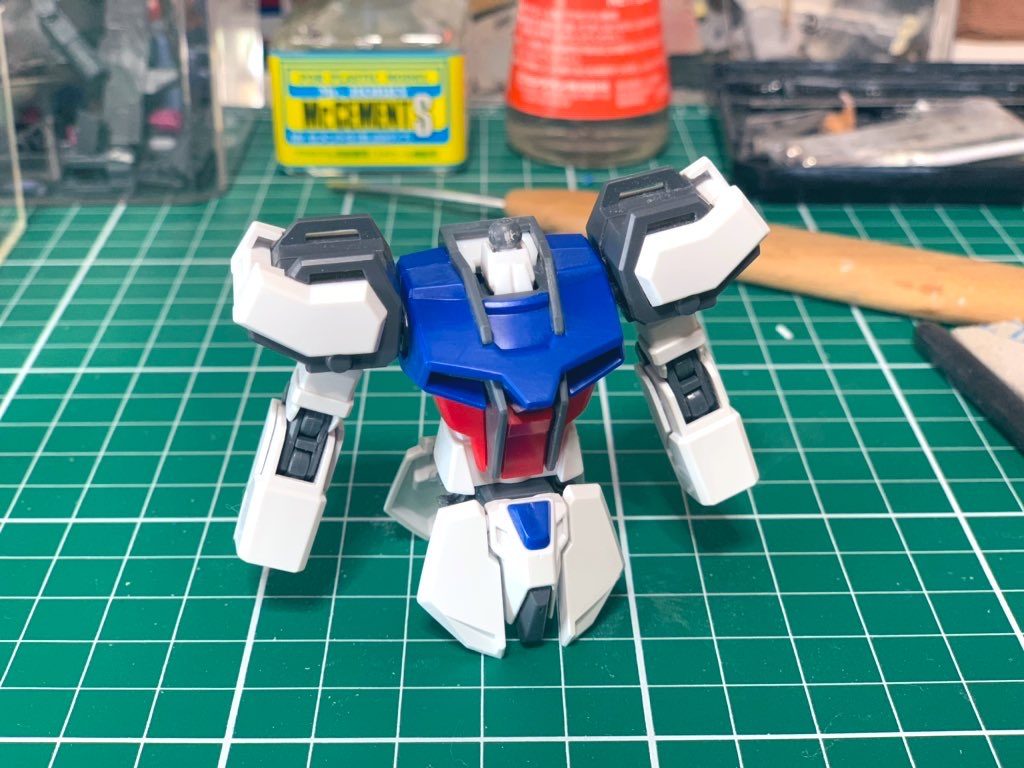 首はポリをプラ板で囲い、塗装しました。首も太くなって一石二鳥です。