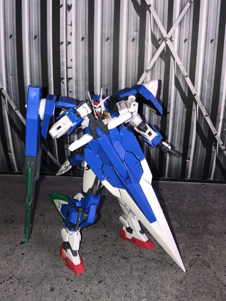 シールドとしての機能を兼ねたGNバスターソードⅡ