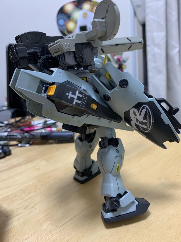 腰後方部のシールドブースターも結局塗り直しました