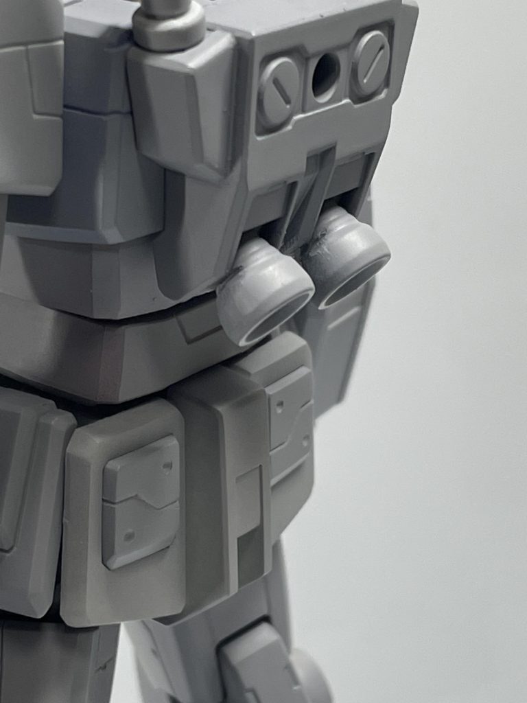 ブースター周りの余分な部分を切り取り下の方は整形されてなかったのでパテで作りました