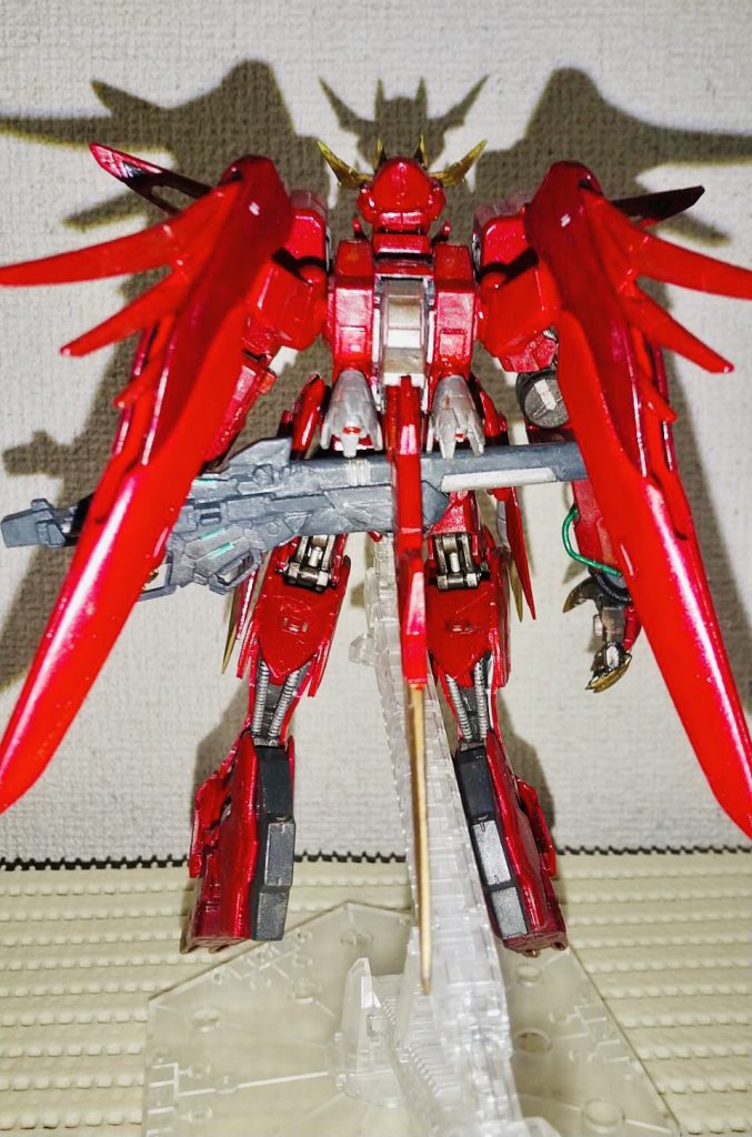 ランドセルにはバーニアを追加し、ビームバスターライフルのマウントは、ルプスレクスの接続パーツを使用しています。