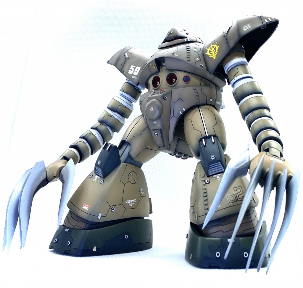 下方から見るとアームの異形感が際立ちます！