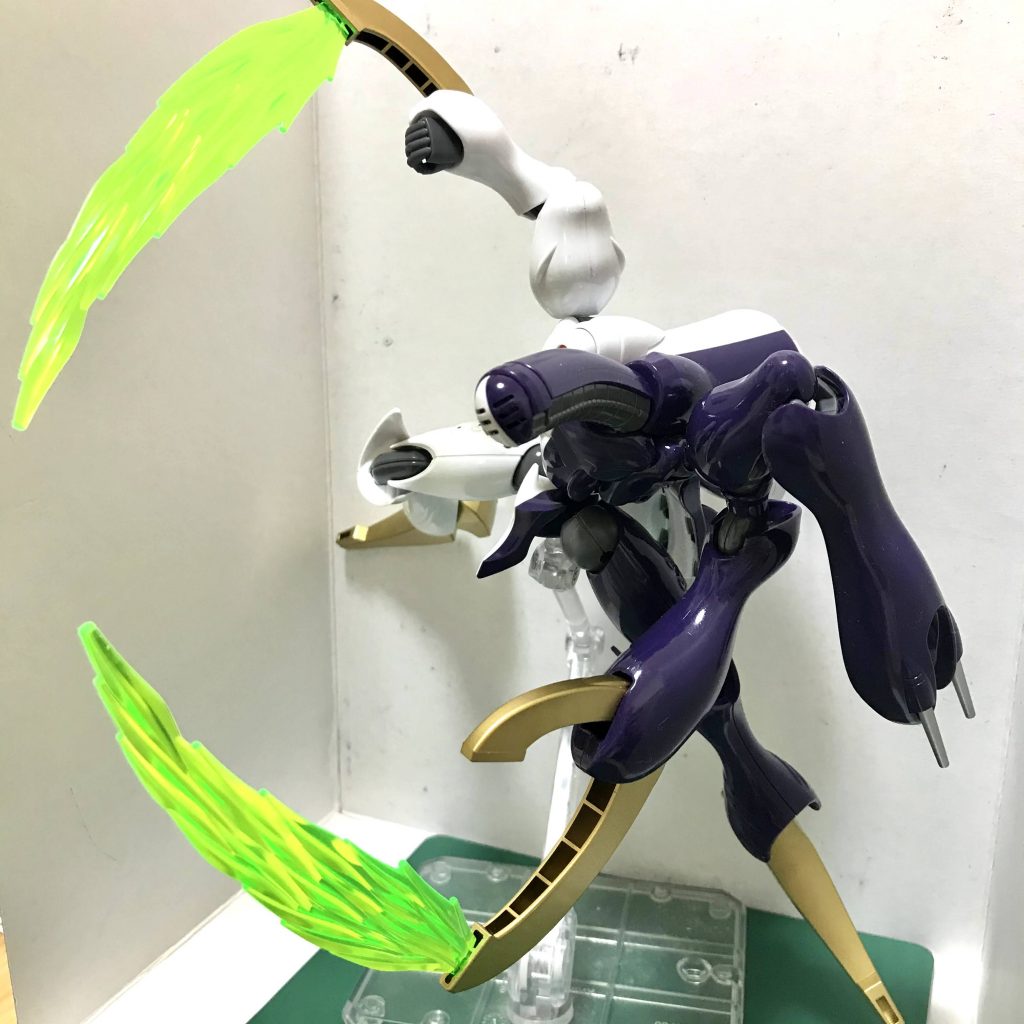 左手はパージすることでMS形態に変形してアッガイをアシストしてくれるぞ!これぞジオン脅威のメカニズム!