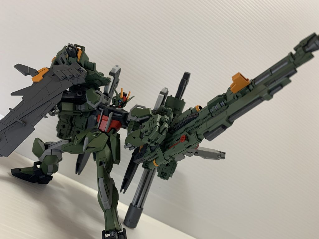 アグニランチャーストライカーの物を更に大型化、現在の武装配置だと武装用のバッテリーは全てアグニで消費できるのでシフトダウンを気にする必要はありません。下部にはビームライフルを併設、取り回しは悪いですが高出力でほぼ無尽蔵に発射できます。