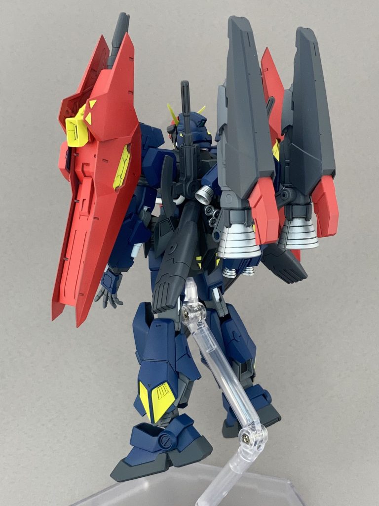 本体肩、ひじ、もも、ひざ各部は他キットのパーツを流用して可動化工作しました。ひじはガワラ曲げできます。頭部は前後に、腹部は上下に延長。股間にスタンド用3mm穴追加。