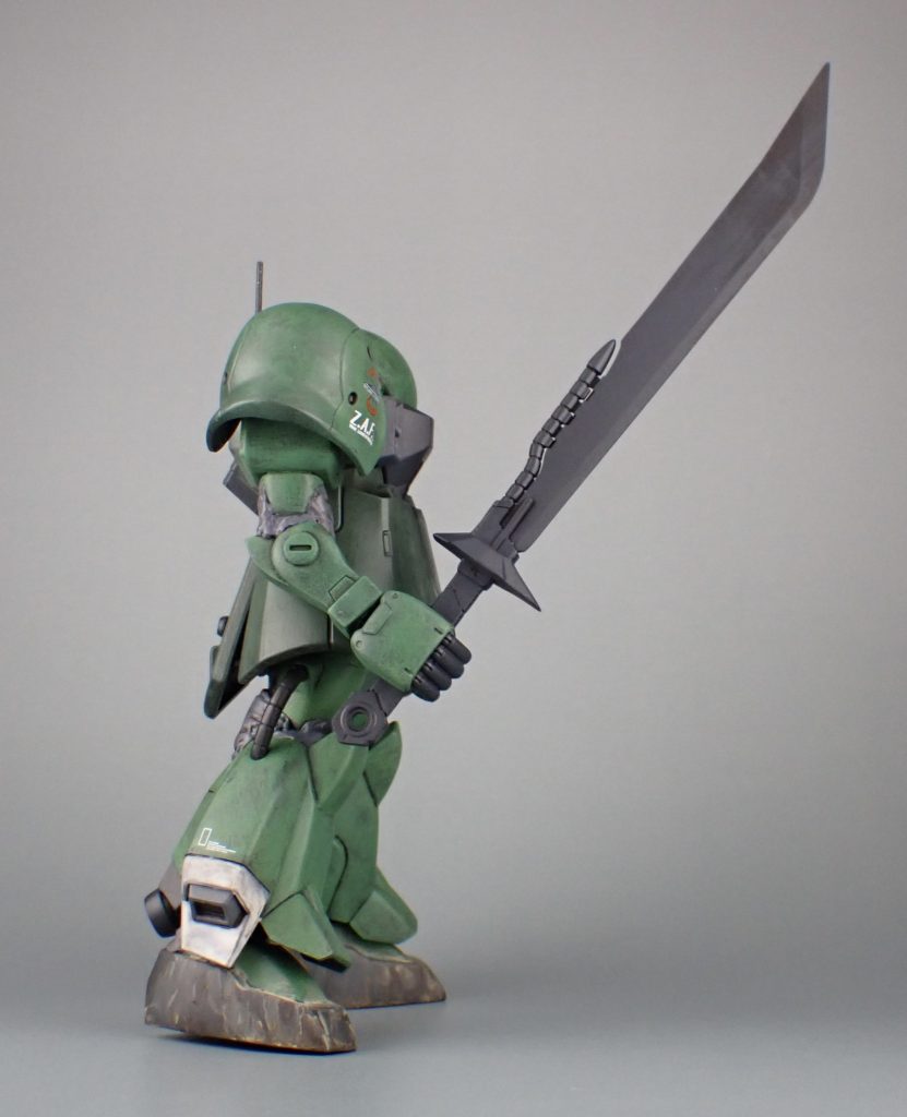 足の肉抜きを埋めるためにクツの形を平らにしました。