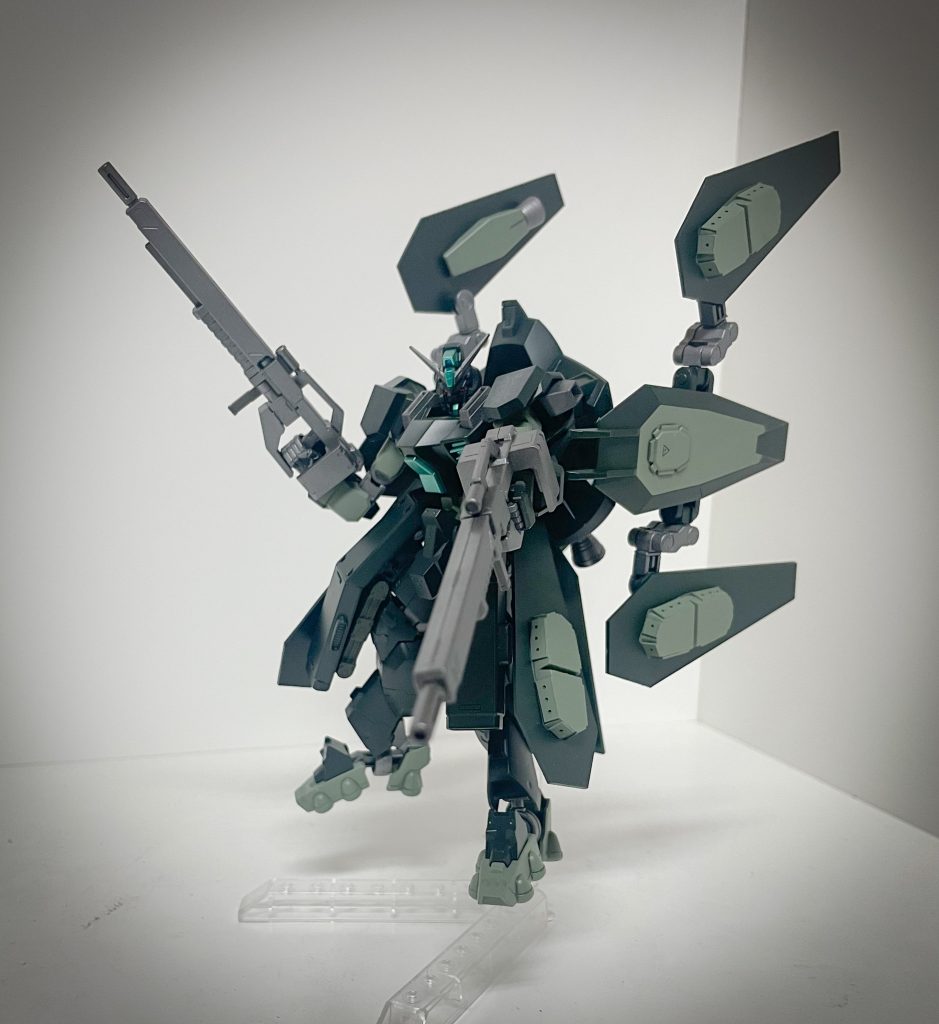 120mmロングレンジビームライフル新たに装備された主兵装。消費電力の増加によりフレスベルグの使用がし難い状態になったため、代わりの高威力の射撃武装として装備された。エネルギーはカートリッジ式となっており本体の電力を抑える使用となっている