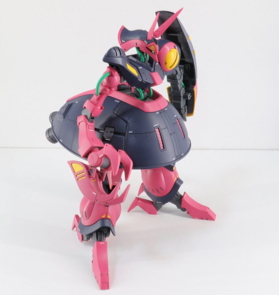 スカート部分は作例では凹モールドでしたが、丸凹モールドを掘った後に丸リベットを埋め込みました。