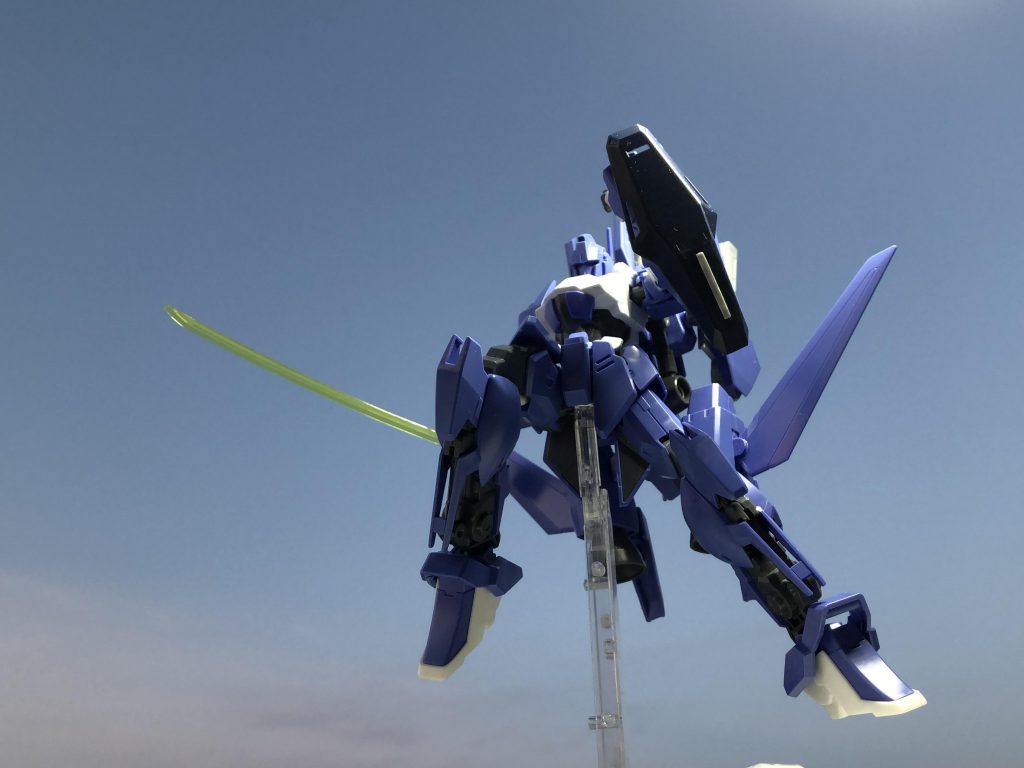 ハイザックのシールドを装備してます（連邦の十字マークは消してますが）