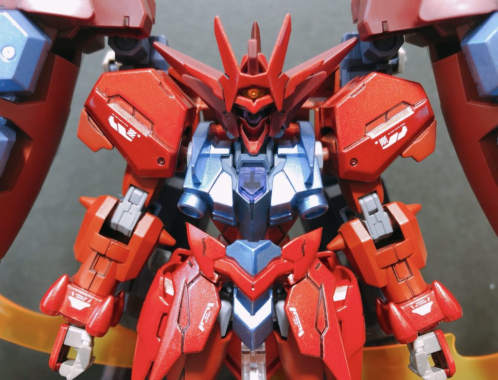 胸部アップ顔はアルスアースリィガンダムと羅刹天のミキシングしています。アルスアースリィガンダムのアンテナから覗く、鬼の目がポイントです♪