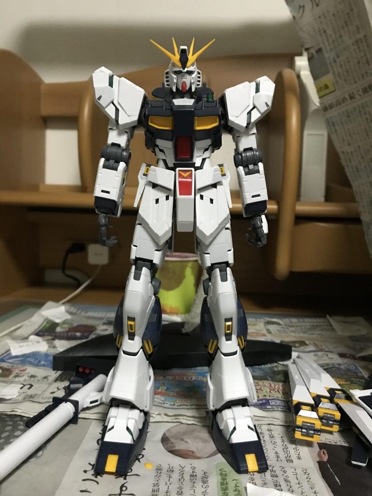 サイコフレーム展開(前面)腕部のサイコフレームは硬くて展開出来ないです(;´Д`)開けゴマ〜