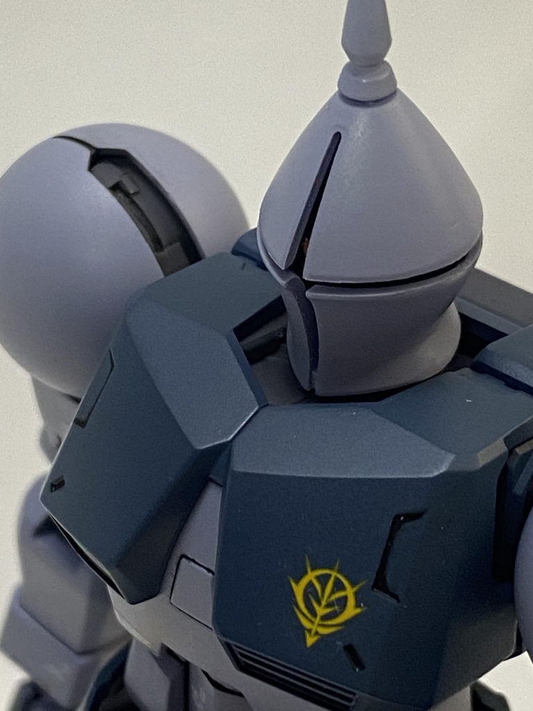 肩関節の露出部はプラ板でレール的な機構を入れました。