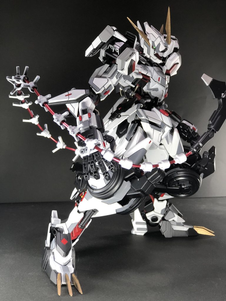 厄災戦と言えばMA戦なので、手足や胸周りを大きめにして、巨大な敵に対抗する力強さがでるようなデザインにしています。