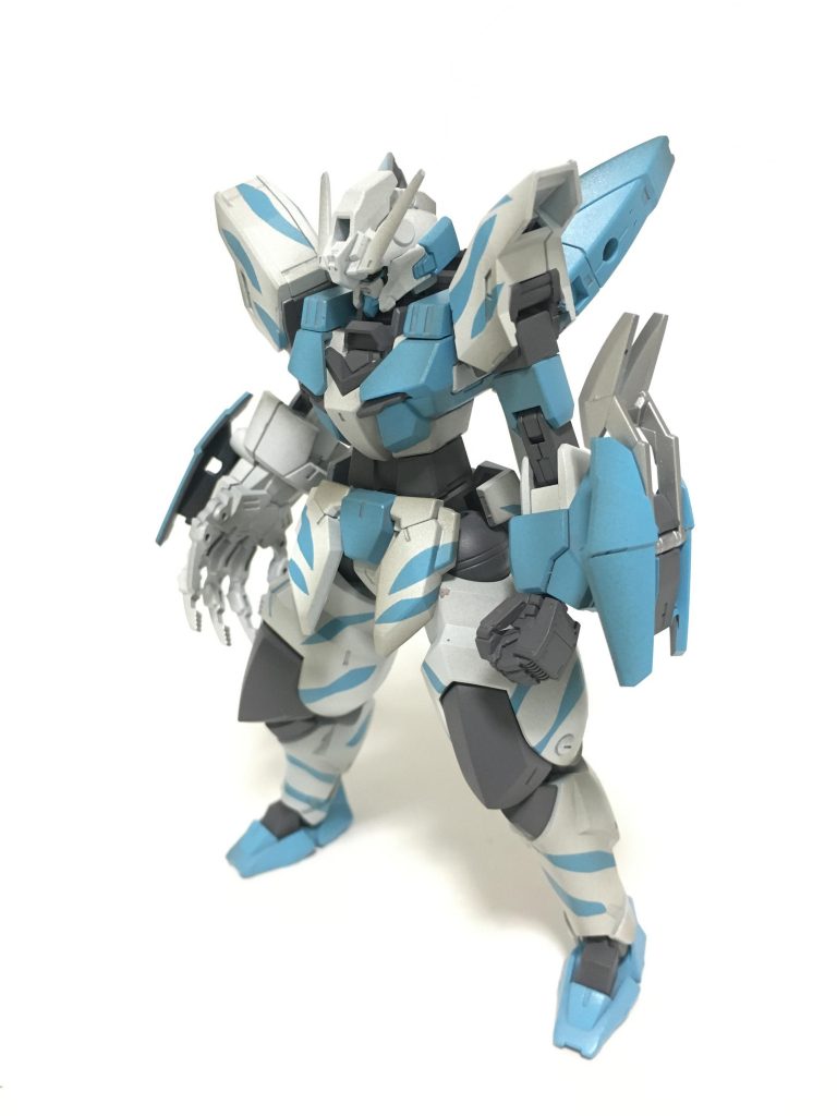 ベースにはコアガンダム&マーズフォーユニットを使用しています。頭部はガンダムアスタロト、脚部は百錬のものを使用しました。
