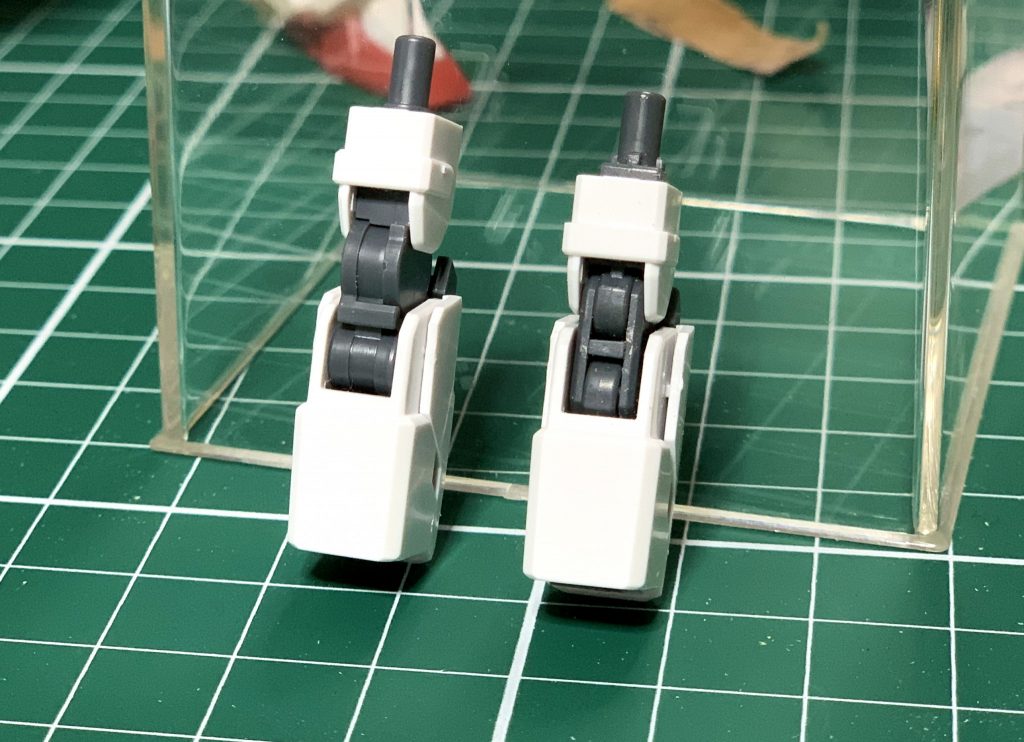 AGPの肘関節もさすがに古臭くなってきましたので、よりコンパクトなラブファントムから移植しました。膝が詰まった分、このあと上腕を1mm延長しました。