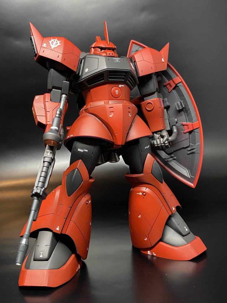 プロポーションの変更加工、とスリッパと腰回りの形状変更をしています。シールドに持ち手をつけてみました。ライフルはビルダーパーツとキットのミキシングです。