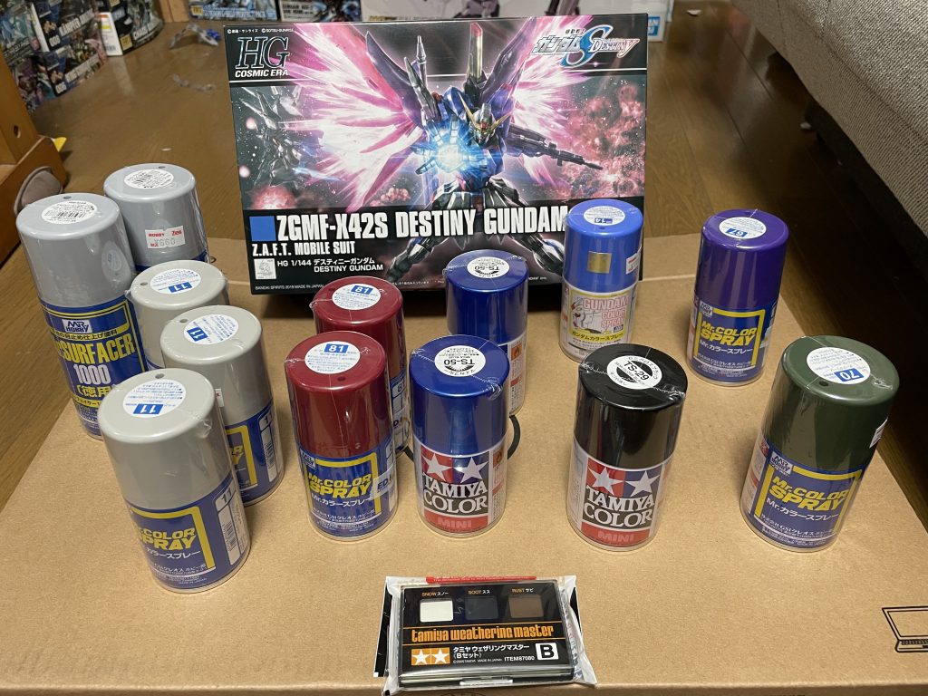 さて、塗装になります。使用しましたのはサフも含め全てが缶スプレー、部分塗装でエナメルでの筆塗装を行なっております。機体本体のメインカラーはMr.カラースプレーの11番ガルグレーを使用しコレがとてもデスティニーと相性が抜群でした👍