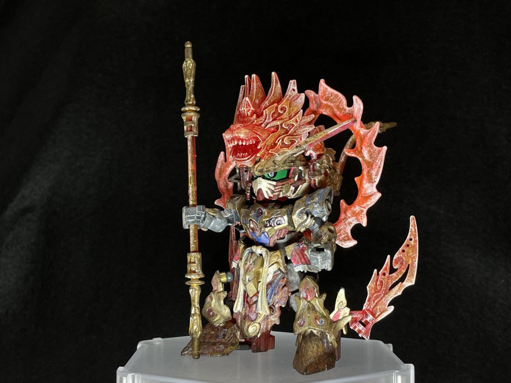 旅を再開する三蔵と悟空。大きな成長を遂げた弟子に三蔵は微笑みかけました。「悟空や。おまえは素晴らしい悟りを会得したが、難しいのはその悟りを継続すること。そしてさらなる悟りを目指し、衆生救済を行うことです。ゆめゆめ慢心せぬように」悟空はくるりとバック宙をきめて胸を叩く。「任せてください、お師匠さま！この悟空、炎王光の型を使いこなして必ずや天竺へとお連れしますから！どーんと大船に乗った気でいてください！」そして「筋斗雲！」と叫ぶと、大空へと飛んでいく。一筋の金の尾を空に残しながら。三蔵は小さくため息をつくと、頼もしくも幼い弟子の背中に向かってあるき出すのであった。完。