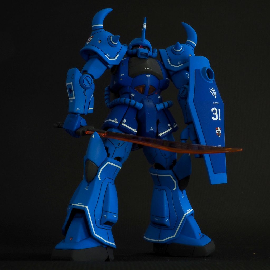 肩部にグフカスタムのパーツを使うだけで、一気にメリハリ感がでます。