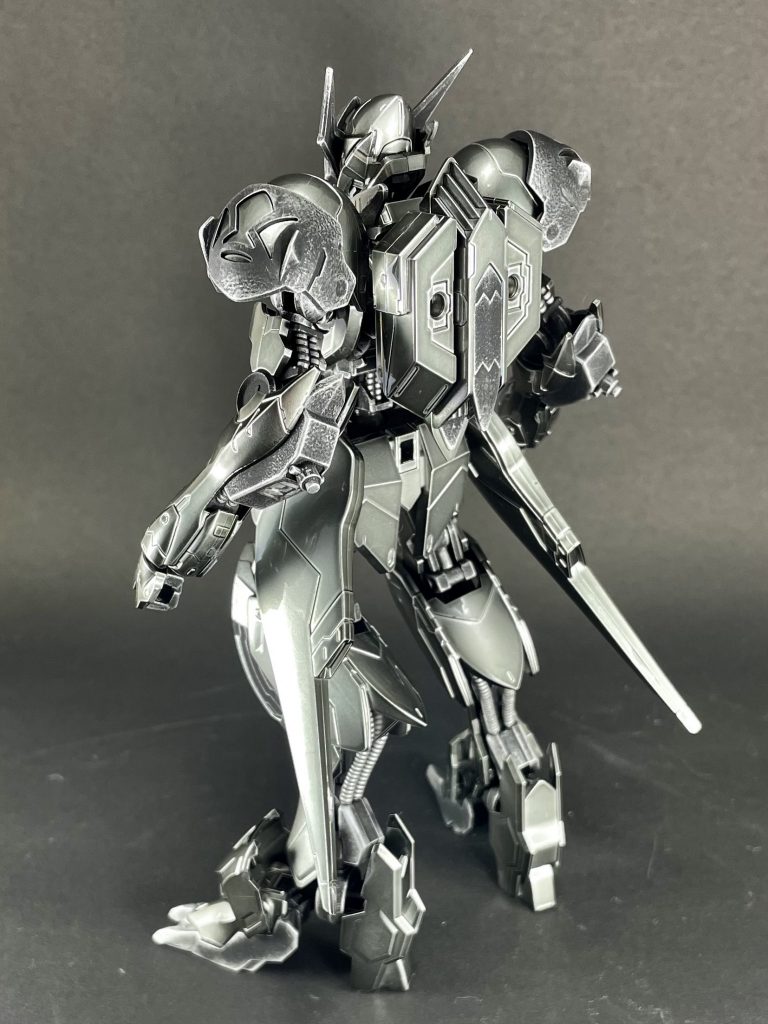 後ろはこんな感じです。メッキ部分がなんとも言えない良いきらめきなんですよね。