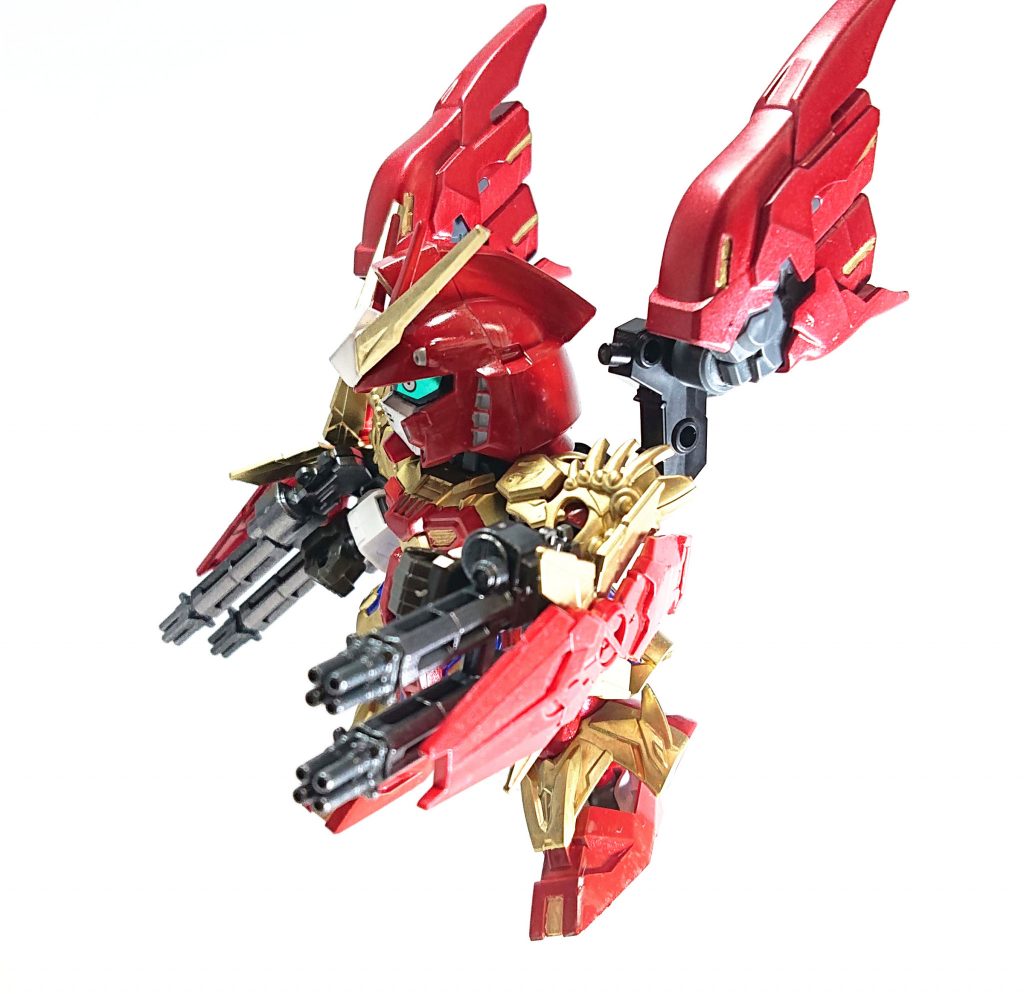 三国伝ではアシュタロンとして登場した賈詡。暗殺者形態がフォルムとして好きでそれをイメージして「胡散臭さ」をコンセプトにし・・・たかったんですが、構想を出している最中に観ていたサンダーボルトに思いっきり引っ張られてしまい、この姿になりました。名称のエクレールですが、フランス語で「雷・稲妻」の意味です。使用キットが多岐にわたってしまい、固定できる名称が見つけられなかったため独自につけることにしました。