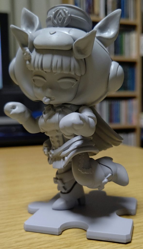 足はネオジムで台座に固定。パテが重くてちょっと不安定です💦