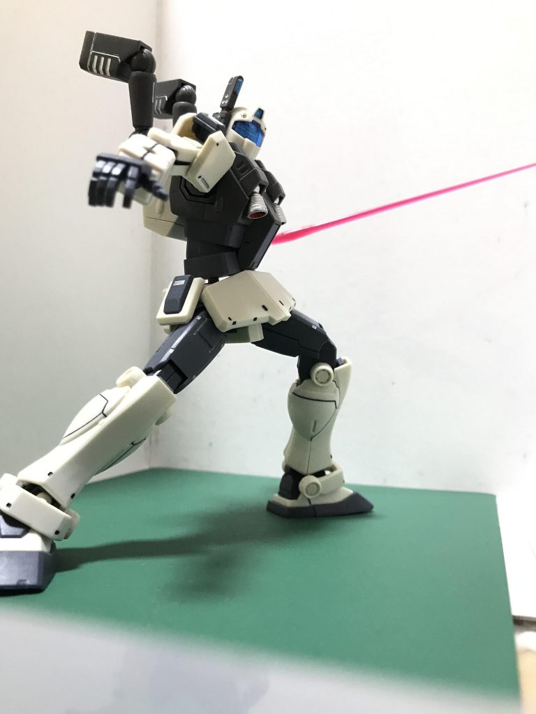 ビームサーベルを抜刀個体差なのか不明ですが持ち手が緩くサーベルが手の中でクルクル回る感じでした