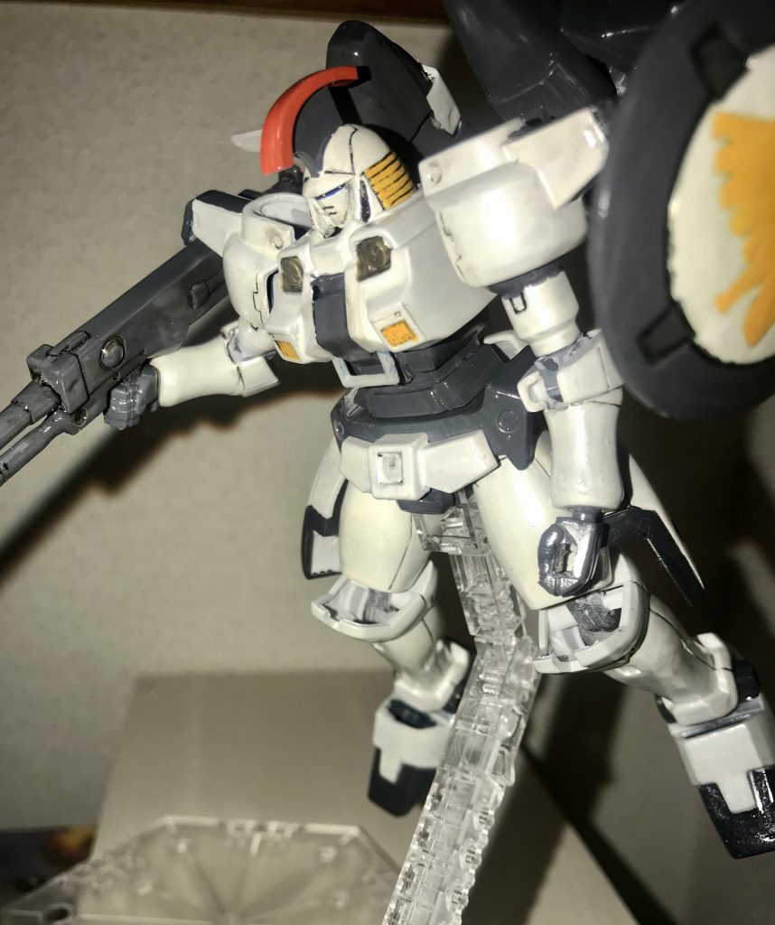 左前から。ポリキャップ丸見え君ですね。合わせ目消して、スジボリを引き直し、胸部・腹部間の後はめ加工が主な作業でした。墨入れはエナメルと、リアルタッチマーカーを使いました。