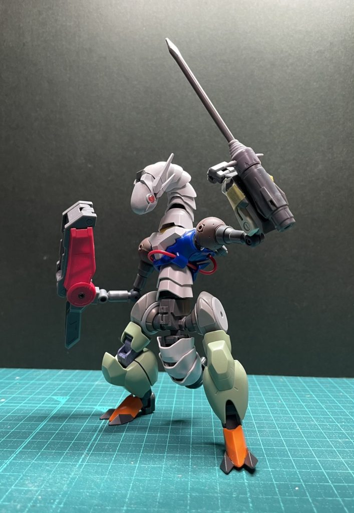 両腕の構成が決まり、大まかな全体像が出来上がったときの写真です。パワーツール感が強くなりかなりテンションが上がったのを覚えています笑Twitterに進捗画像として投稿した際には大反響をいただき、そこから見てくださる方が増えることになったので、かなり思い出深い画像です。