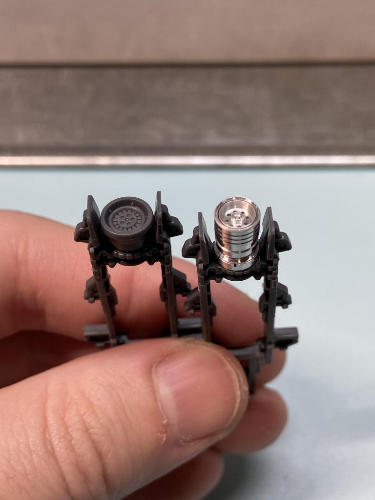 メインバーニア？はカットして、ハイキューパーツさんのTWRスラスター6mmに置き換えました。