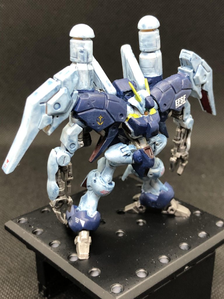 台座は「食玩ベース」です。