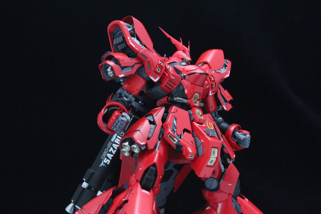 ver.Kaのキットそのままでもカッコいいんですが、ディテールをいったん削り落としたうえで自分好みのものに置き換えてます。改修ポイントは、スタイルの低重心化、バキュームフォームによる多重装甲表現、追加装甲に仕込んだ回転式ロック機構など。脚まわりは特にお気に入りです♬