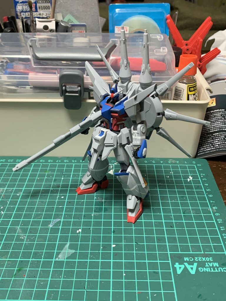 今回もアクリジョン筆塗りです。しっかりと表面処理をした後に下地カラー、本塗装、トップコートをしました^ ^制作自体は面白かったのでまたSEED系HGキットやりたいと思います✨閲覧ありがとうございました！