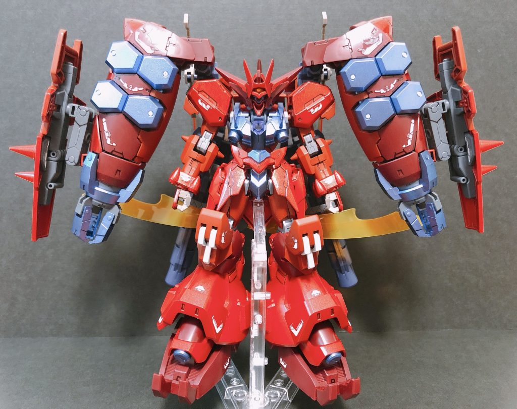アルスアースリィガンダムをメインに羅刹天やドムR35、オーガ刃Xなどをミキシングしております。カラーリングは成形色を少し残しつつ、メタリック系で統一してみました!