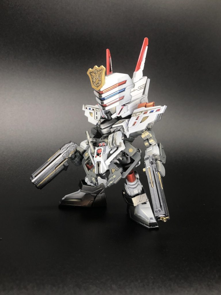 単体写真作業的には関節部にクロスシルエットフレームを仕込み、キットを2個使って2丁拳銃にしたりちょっとしたディテールを追加してます。