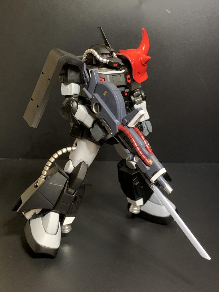 ビームライフルはザクⅢのを使いたかったのですが、手元にも近所にもなかったのでRジャジャのを使わせていただきました。