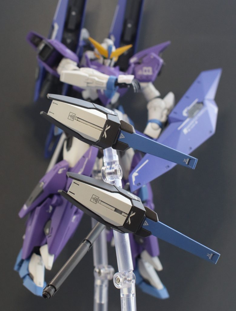 昏睡から目覚めたシドー・マサキは恐らくニュータイプ的な能力にも目覚めたんじゃ？という事で、シールドにファングを合体！AIを搭載し、攻守共にシドーをサポート！