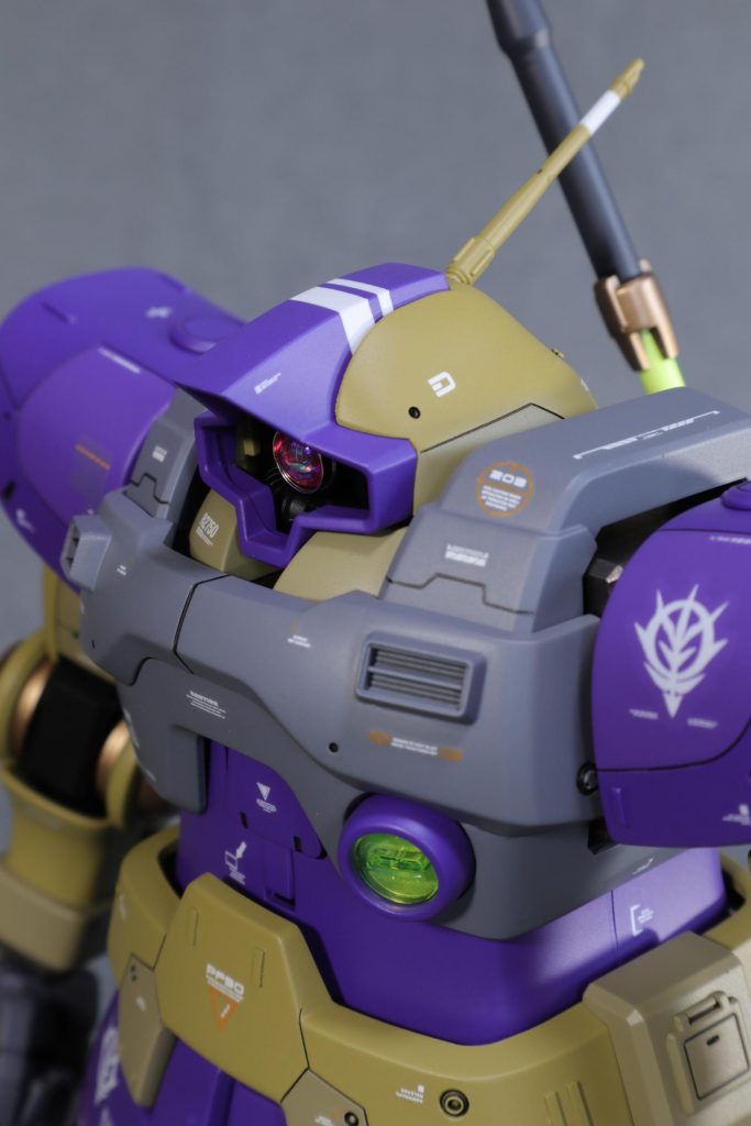 分かりづらいですが十字のスリットは形状を変えています。アンテナも追加