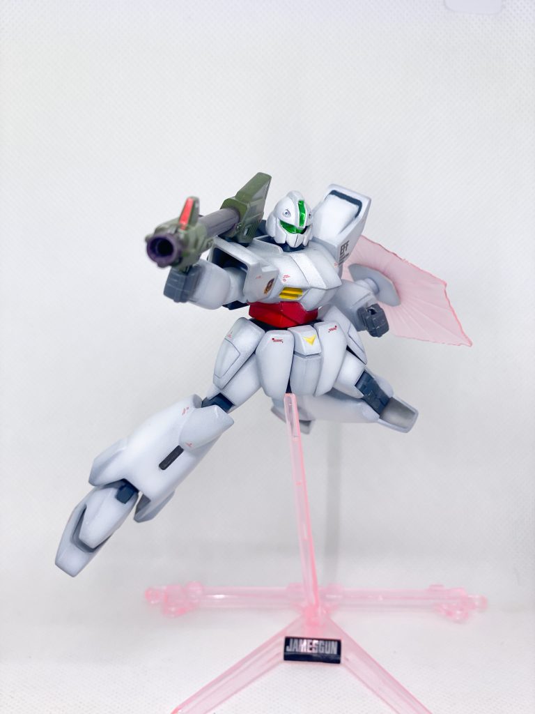 ビームバズーカは迷彩風のカラーリングに。