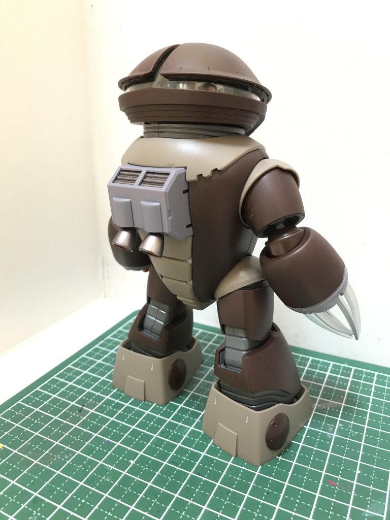 背面こちらからだと首と足に出る合わせ目が多少目立つかも