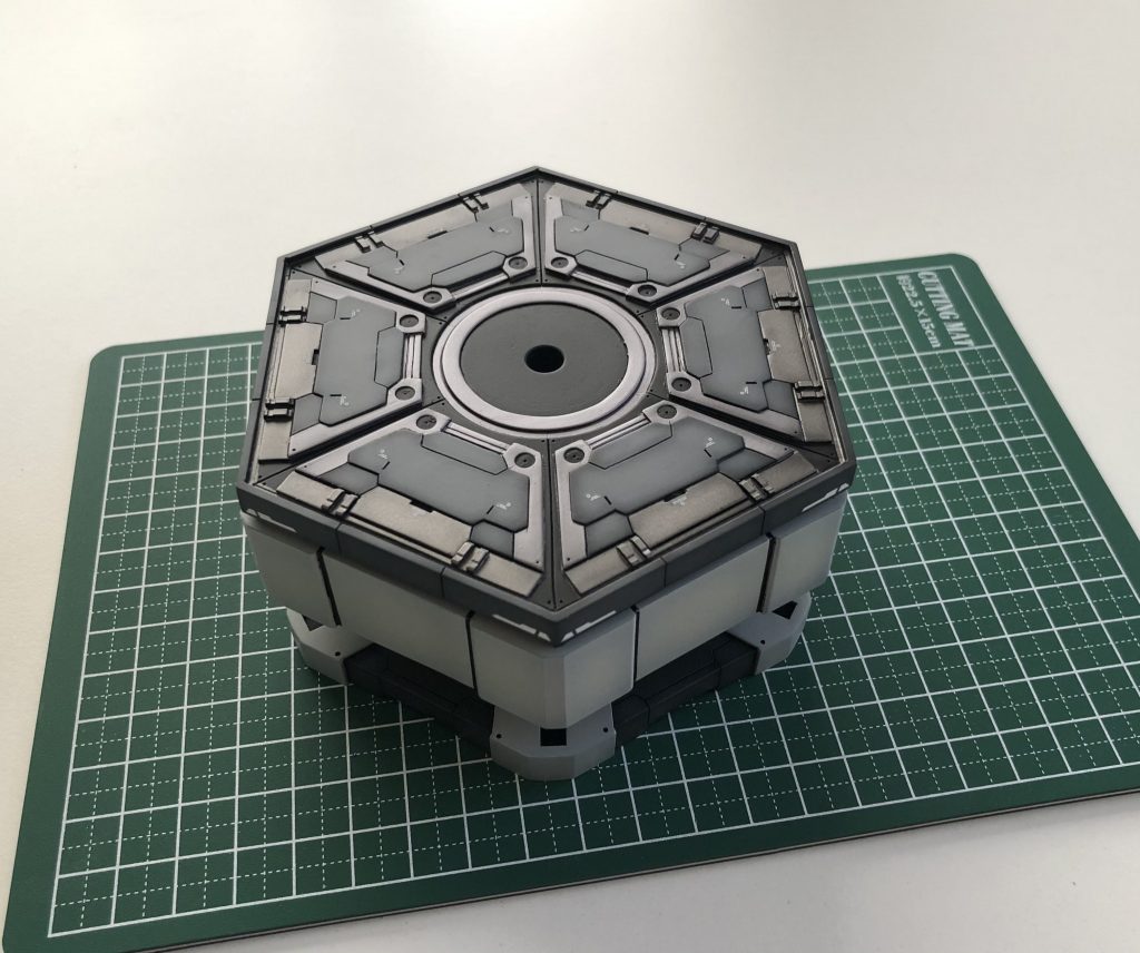 上面はディテール多め、側面はシンプルにしてメリハリつけました。