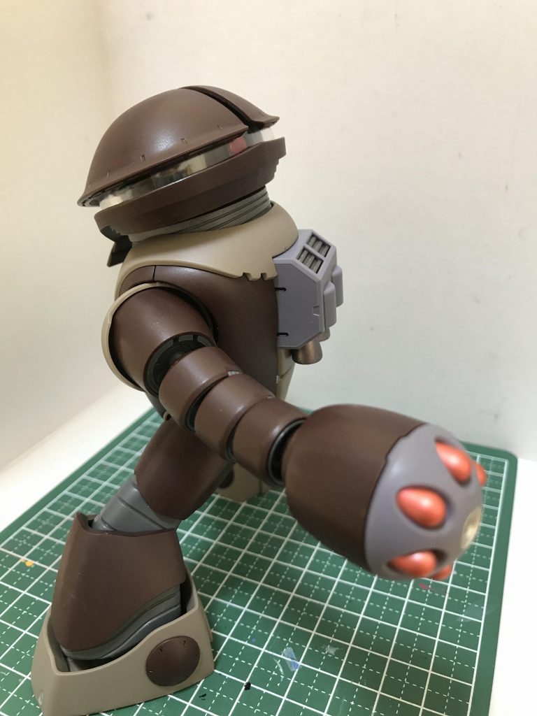 ジョイントを付けると多少可動域は広がるためポージングに幅が出ます